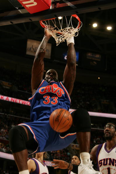 阿莫林抱头无奈！曼联队长补时踢飞空门+2次高射炮 尴尬40射门0球（阿莫林无奈抱头：曼联队长补时空门打飞再轰两脚高射炮，40次射门仍无进球）