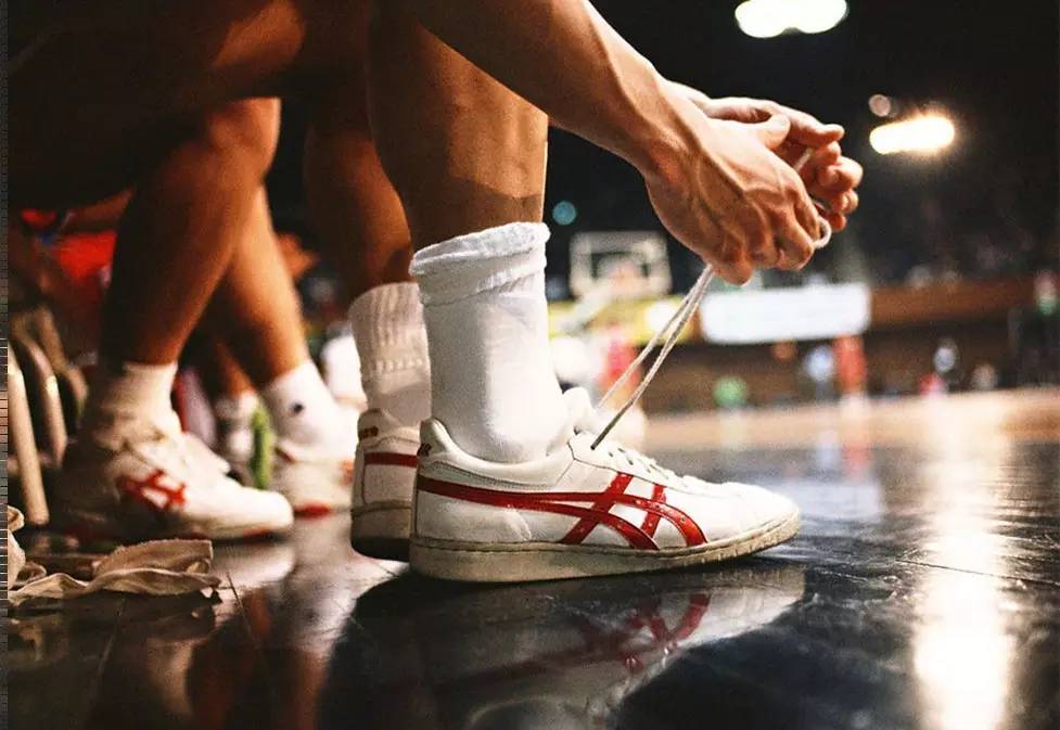 英超争四大战愈演愈烈（英超前四之争日趋白热化）