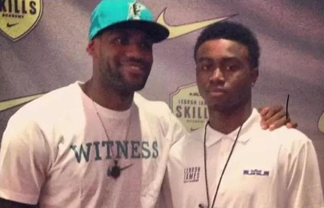 斯帕莱蒂：弗拉霍维奇会缺阵两三个月；我们要赢而且踢得漂亮（斯帕莱蒂：弗拉霍维奇将因伤休战两三个月；我们要赢球也要踢得好看）