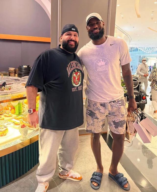 小克鲁伊夫：因女儿患癌辞去巴萨总监；中国执教的三年很愉快（小克鲁伊夫：为陪患癌女儿辞去巴萨总监，称在中国执教三年颇为愉快）