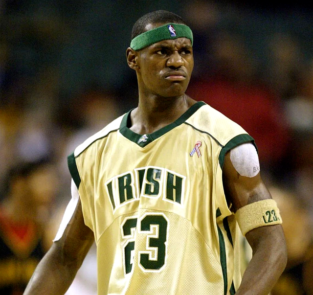 足球队员饮食与恢复计划（足球运动员营养与恢复方案）