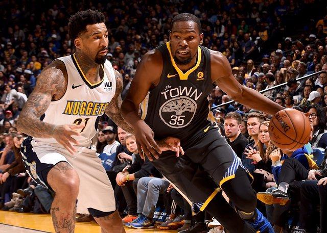 16岁的后卫萨蒙是继威尔希尔，道曼之后，第三位在...（继威尔希尔、道曼之后，年仅16岁的后卫萨蒙成为第三位在…）