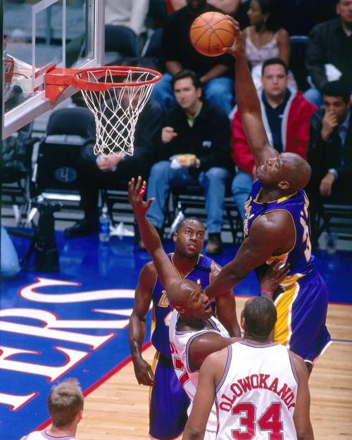 切尔西官网更新一线队名单，斯特林、韦加等9名球员未在列（切尔西官网公布新一线队名单：斯特林、韦加等9人未入选）