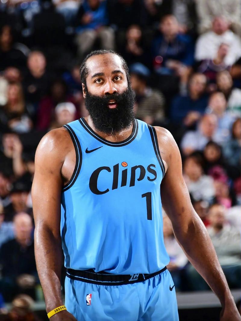 泰伦·卢：博格丹&米勒参与合练，小琼斯进行个人专项训练（泰伦·卢：博格丹、米勒已随队合练；小琼斯进行个人专项训练）