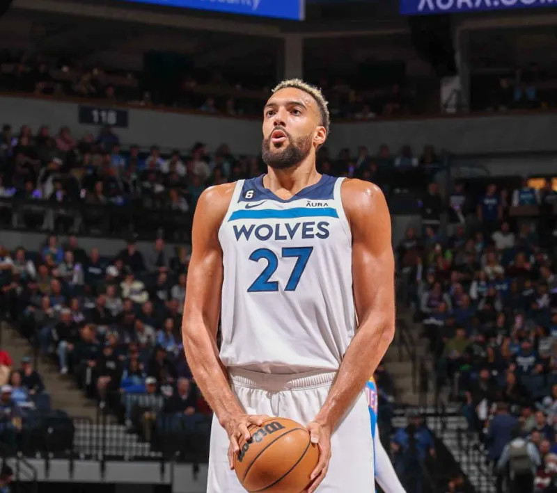 成都vs广岛三箭：费利佩、周定洋出战，德尔加多替补（成都迎战广岛三箭：费利佩、周定洋出战，德尔加多列替补）