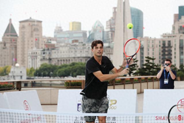 也坚定了她 也坚定了她